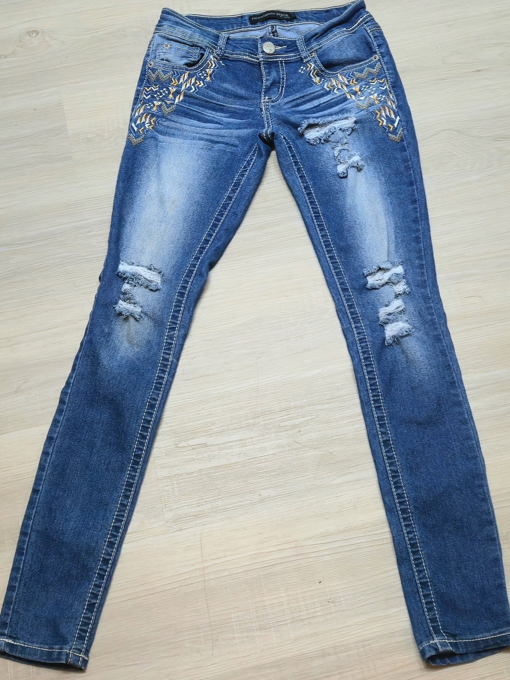 Twentyone by rue21 Twentyone Black Distressed Skinny Jeans in Blue Waist 0